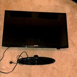 Samsung 32 inch flat screen (with stand)